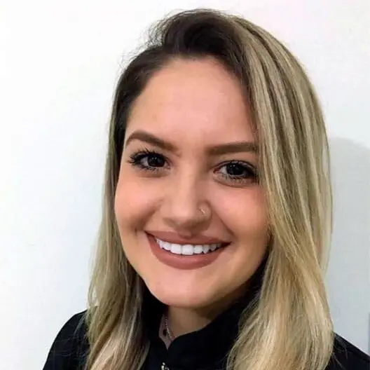 Dra. Thayná Artmann